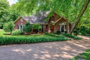 Nashville homes for sale with a screened-in pool, Nashville homes for sale with a Jacuzzi, Nashville homes for sale with a sauna, Nashville homes for sale with a steam room.