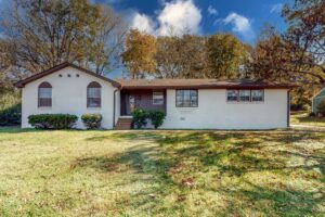 Nashville homes for sale with a screened-in pool, Nashville homes for sale with a Jacuzzi, Nashville homes for sale with a sauna, Nashville homes for sale with a steam room.