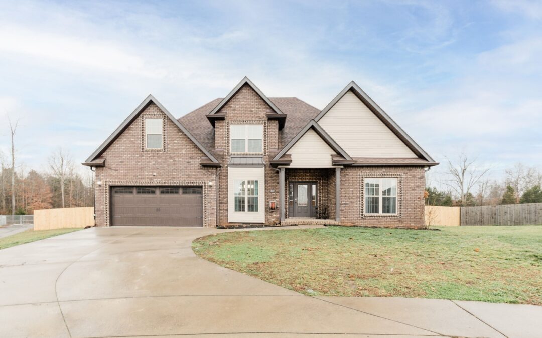 700 Lillian Grace Dr, Clarksville, TN 37043
