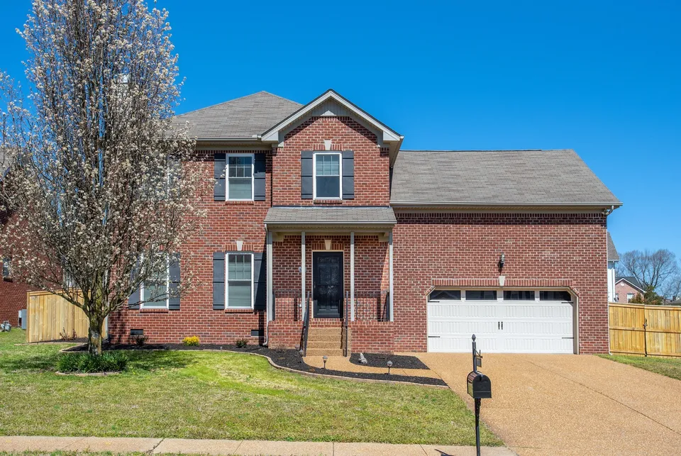 1036 Oakhall Dr, Mount Juliet, TN 37122