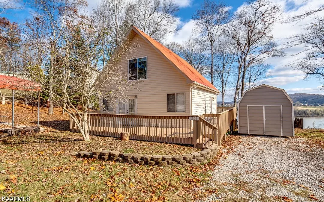 201 Lakeshore Vista Dr, Kingston, TN 37763