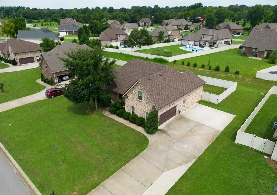 221 Waldron View Dr, Murfreesboro, TN 37130